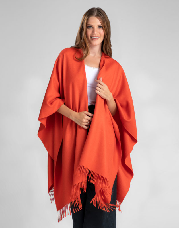 Poncho color mandarina — baby alpaca vibrante para un look con carácter
