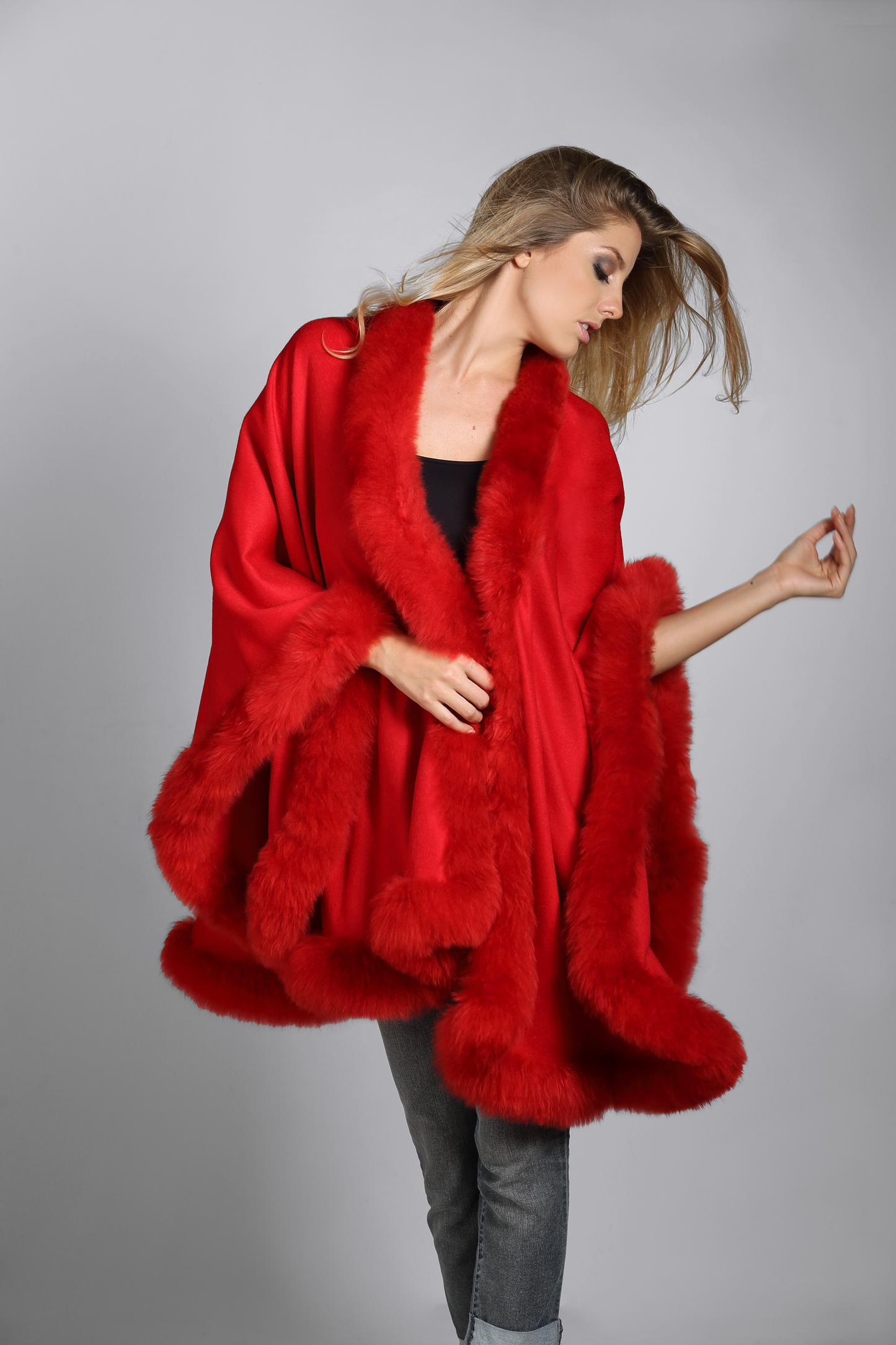Ruana Neru Fur Border de Baby Alpaca