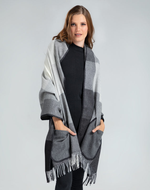 Estola Pocket de baby alpaca gris — estilo minimalista con bolsillos, ideal para días fríos