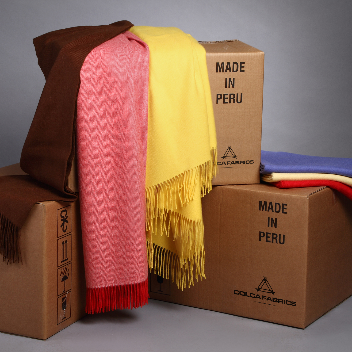 mantas de alpaca de exportacion sobre cajas